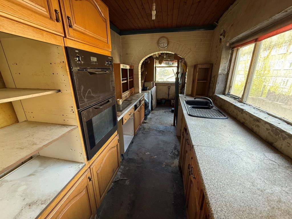 Lot: 138 - HOUSE FOR COMPLETE REFURBISHMENT - Kitchen